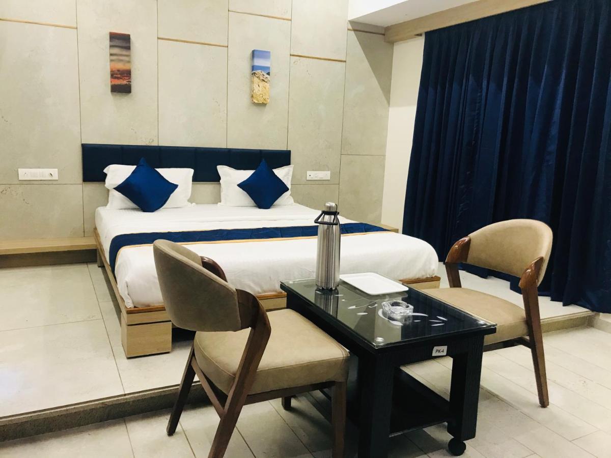 Hotel Blue Berry 간디나가르 외부 사진